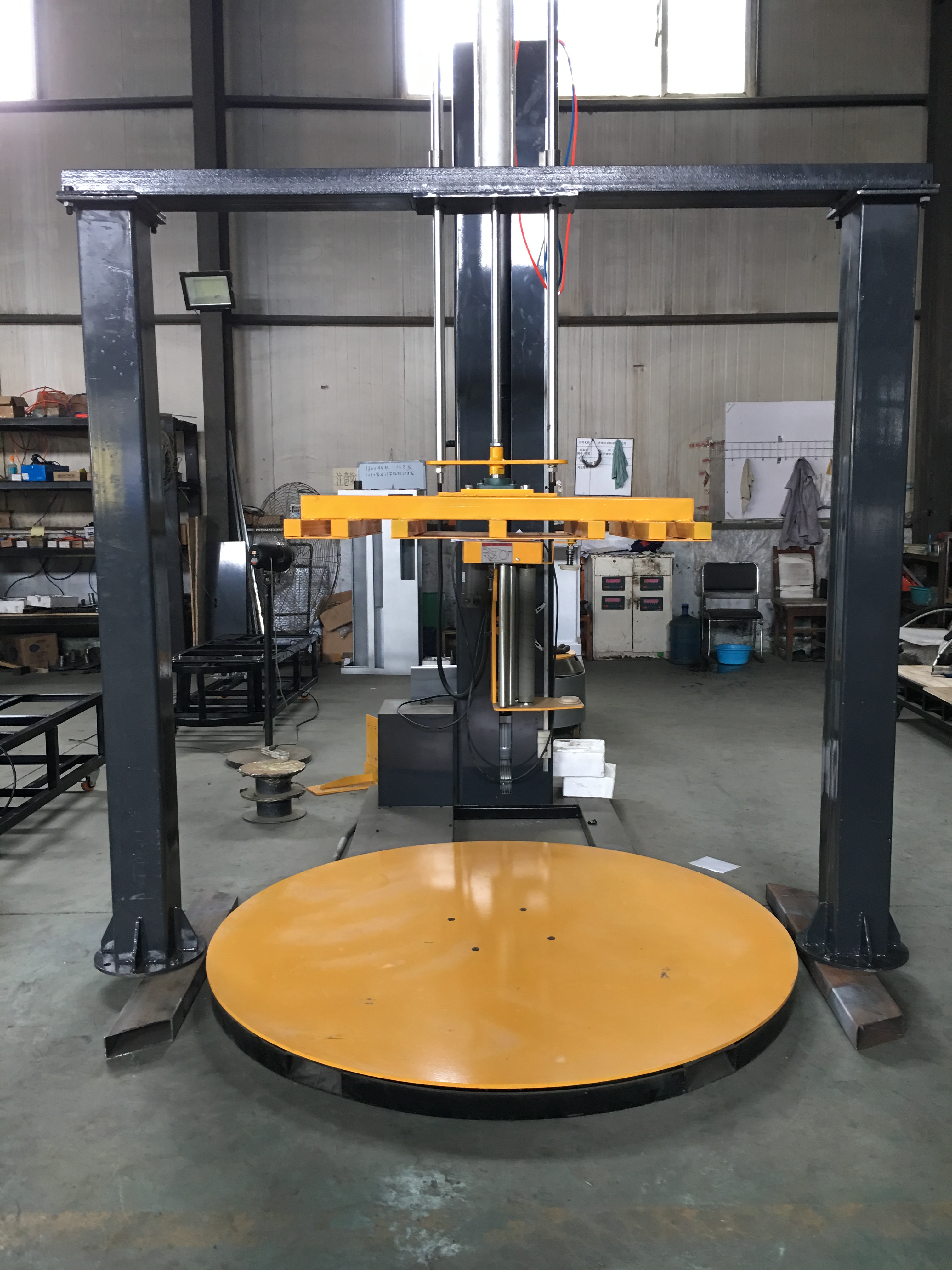 什么情況下需要選擇壓頂纏繞包裝機(jī)。